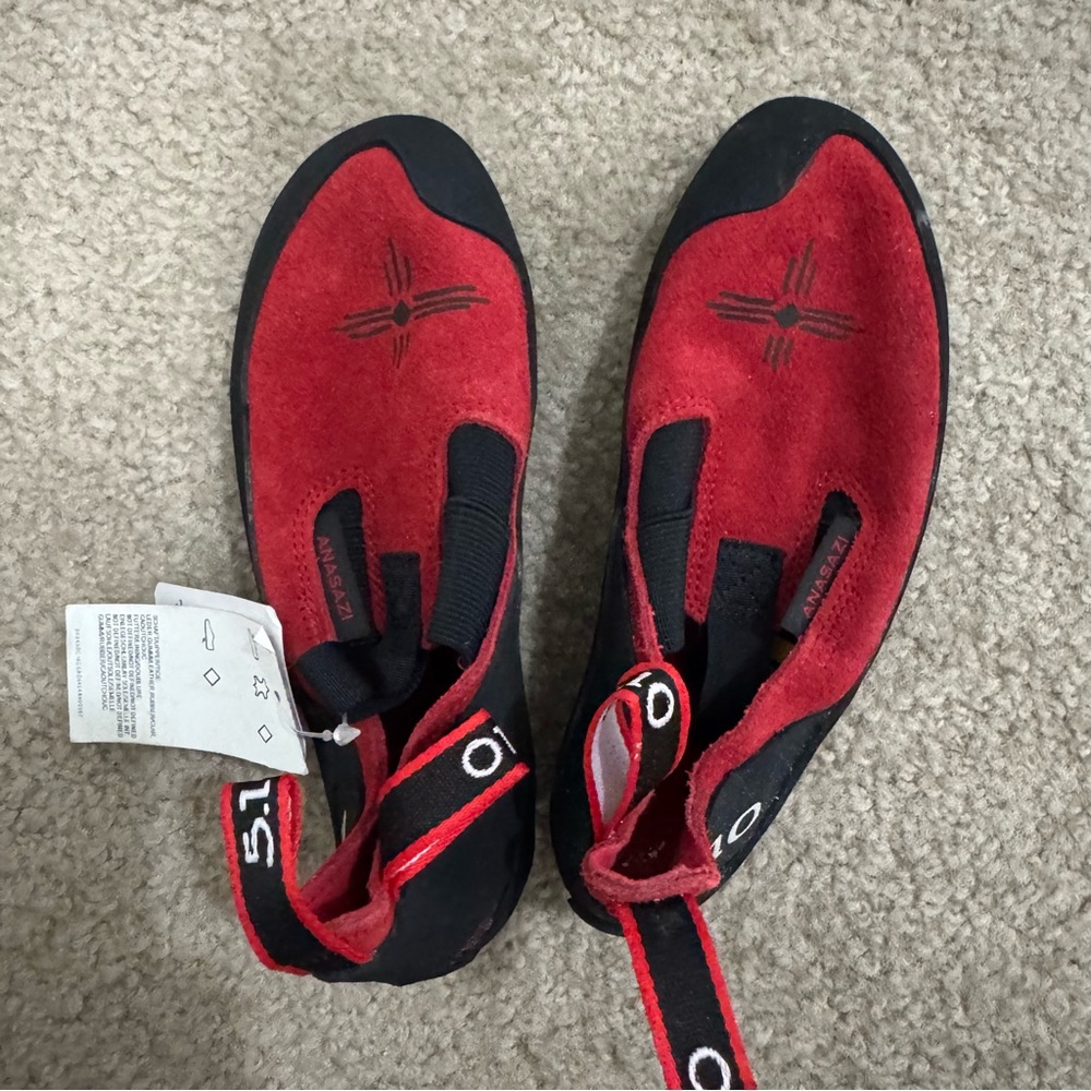 Five Ten Moccasym rock climbing shoes size 6